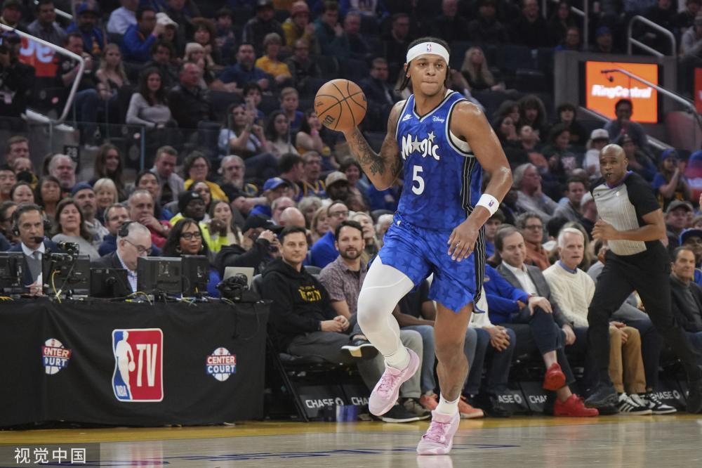 他在场上不 他在场上不